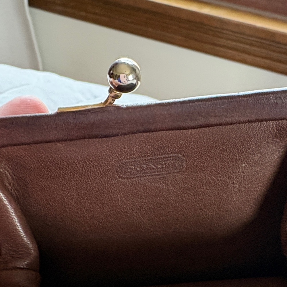 Coach Rich Brown Leather Coin purse kisslock closure Rare - Picture 2 of 7